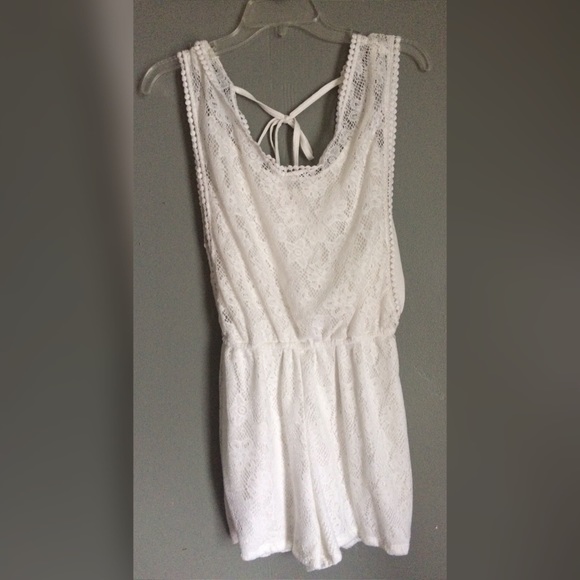 Lemon Kiss Dresses & Skirts - Pretty Vintage Inspired Lace Shorts Romper EUC